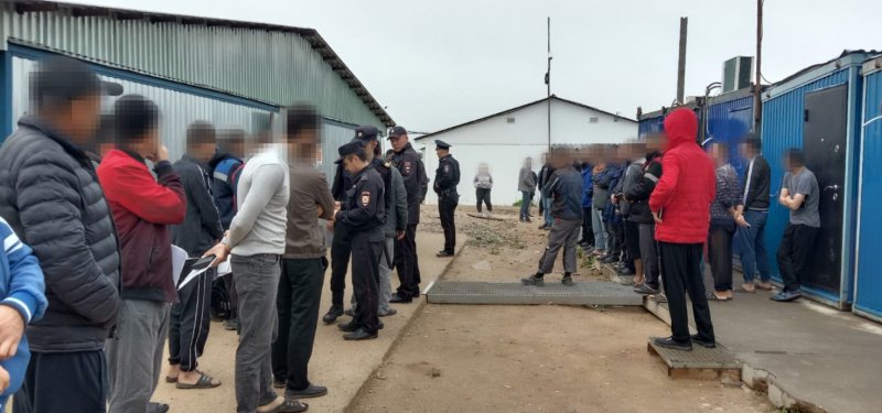 Сотрудниками полиции в Боровском районе пресечено 58 правонарушений в сфере миграции